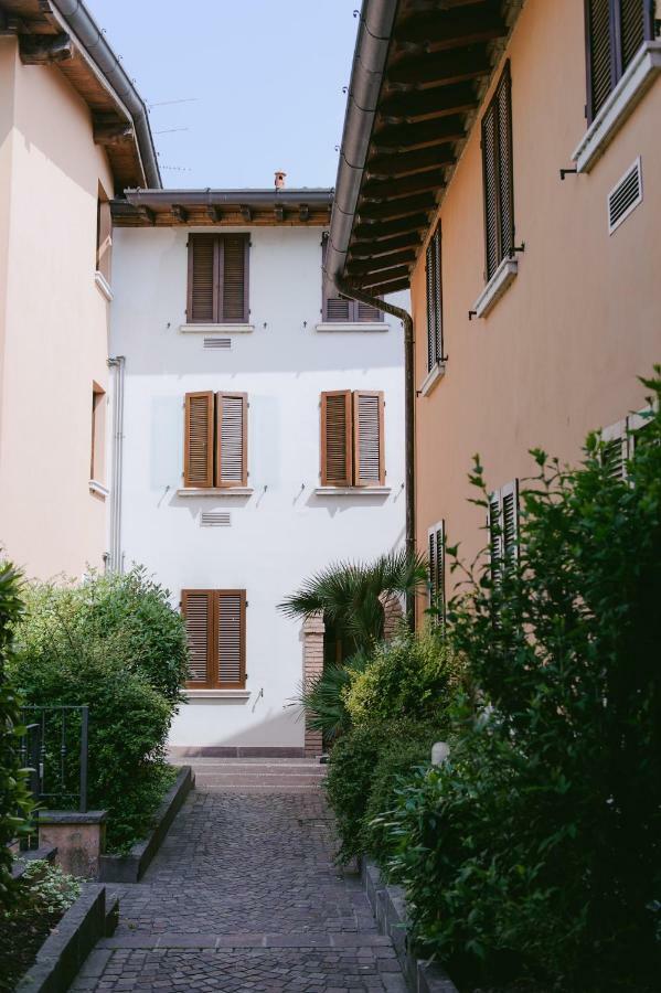 Attico Dell'Artista Daire Desenzano del Garda Dış mekan fotoğraf